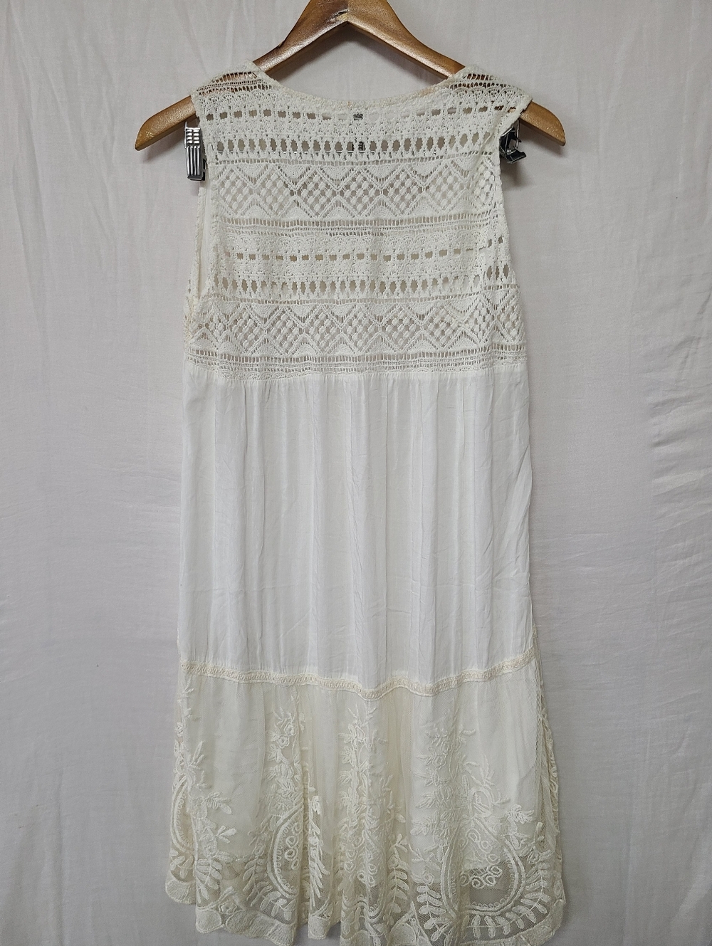 Boho White Lace Sleeveless Dress | Embroidered Hem | Flowy Summer Mini - Picture 3 of 6